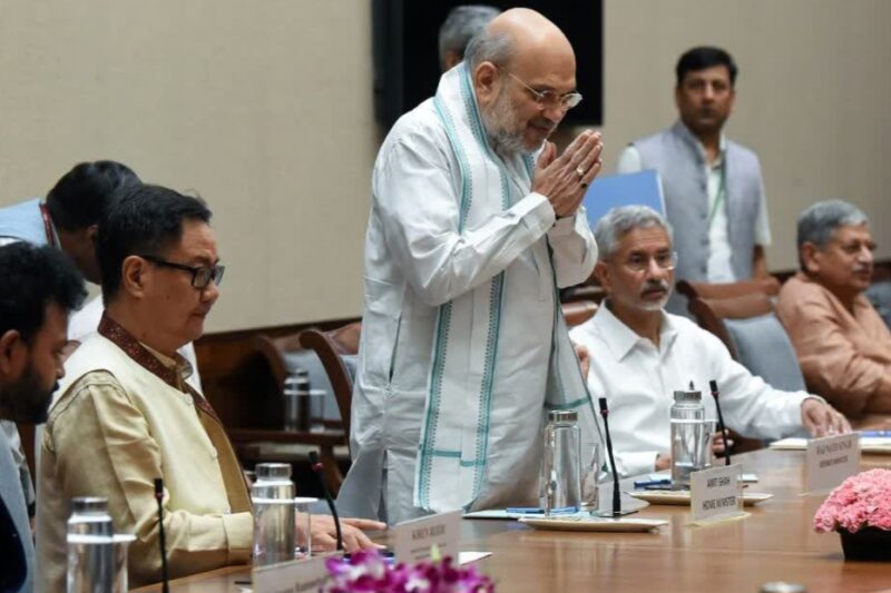 ऑपरेशन सिंदूर की सफलता पर सर्वदलीय बैठक, आगे की रणनीति पर चर्चा हो रही हैं.