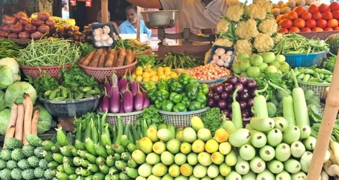 टमाटर का तीन गुना.धनिया का छह गुना बढ़ा दाम सब्जियों के बढ़ते प्राइस ने बिगाड़ा रसोई का बजट