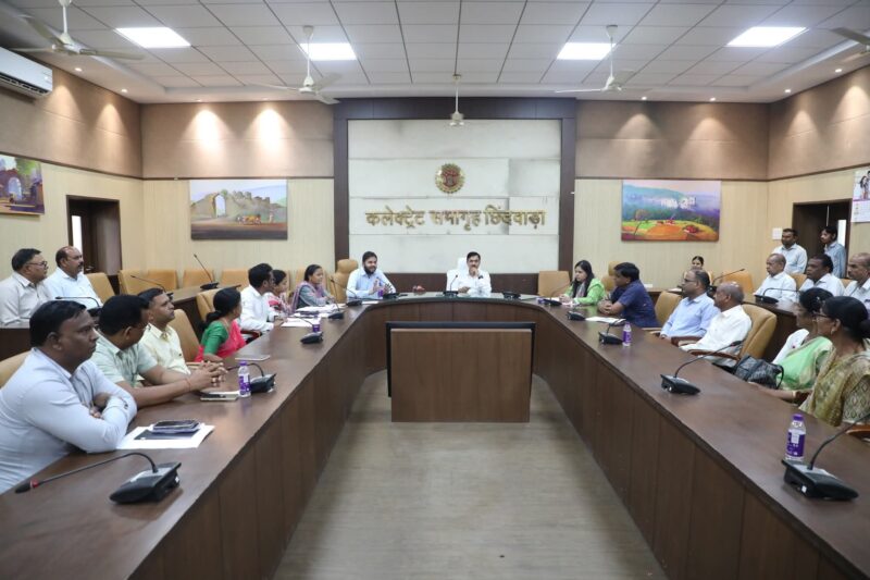 कलेक्टर श्री सिंह ने सेवानिवृत्त हुए 56 शासकीय कर्मचारियों को सौंपे पीपीओ पत्र