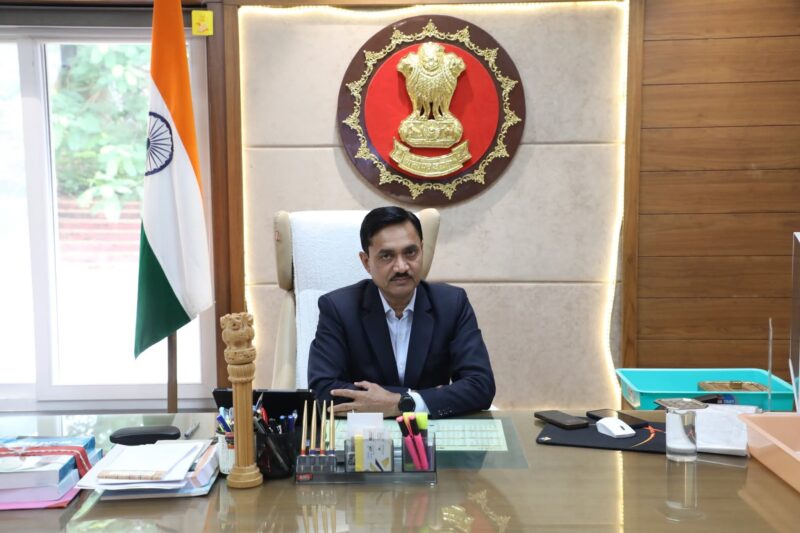 हाथ से मैला ढोने वाले कर्मियों के नियोजन का प्रतिषेध और पुनर्वास पर जिला स्तरीय सतर्कता समिति की बैठक संपन्न जिले में हाथ से मैला ढोना पूर्णतः प्रतिबंधित