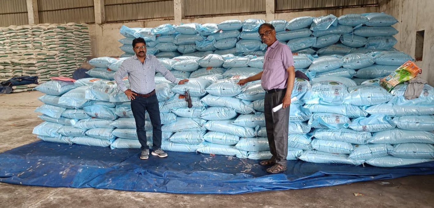 कृषि विभाग के अधिकारियों ने खाद, बीज, दवा विक्रेताओं का किया निरीक्षण व्यापारियों को दी गई हिदायत विक्रय स्थल के सूचना पटल पर दवाओं की दर सूची ना लगाने पर व्यापारियों को नोटिस