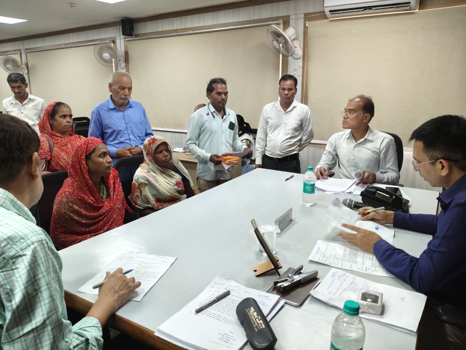 जनसुनवाई में आए आवेदन पर 07 वर्षीय बालिका का करवाया एडमिशन