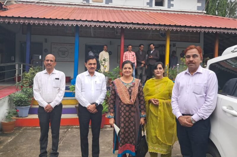 माध्यमिक शिक्षा मण्डल की अध्यक्ष भारद्वाज द्वारा शासकीय उत्कृष्ट विद्यालय छिन्दवाड़ा का किया गया औचक निरीक्षण