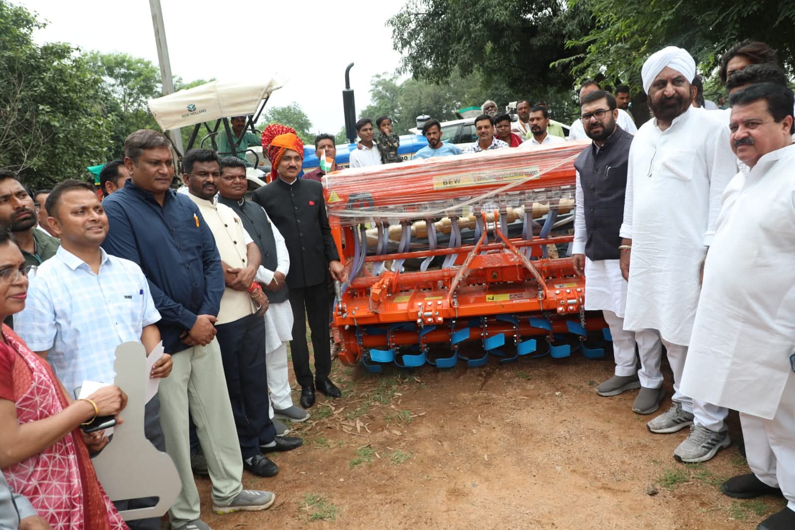 स्वतंत्रता दिवस समारोह में 20 कृषकों को सुपर सीडर हेतु क्रय स्वीकृति पत्रक वितरित प्रदेश में अपनी तरह का पहला कार्यक्रम छिंदवाड़ा जिले में हुआ आयोजित