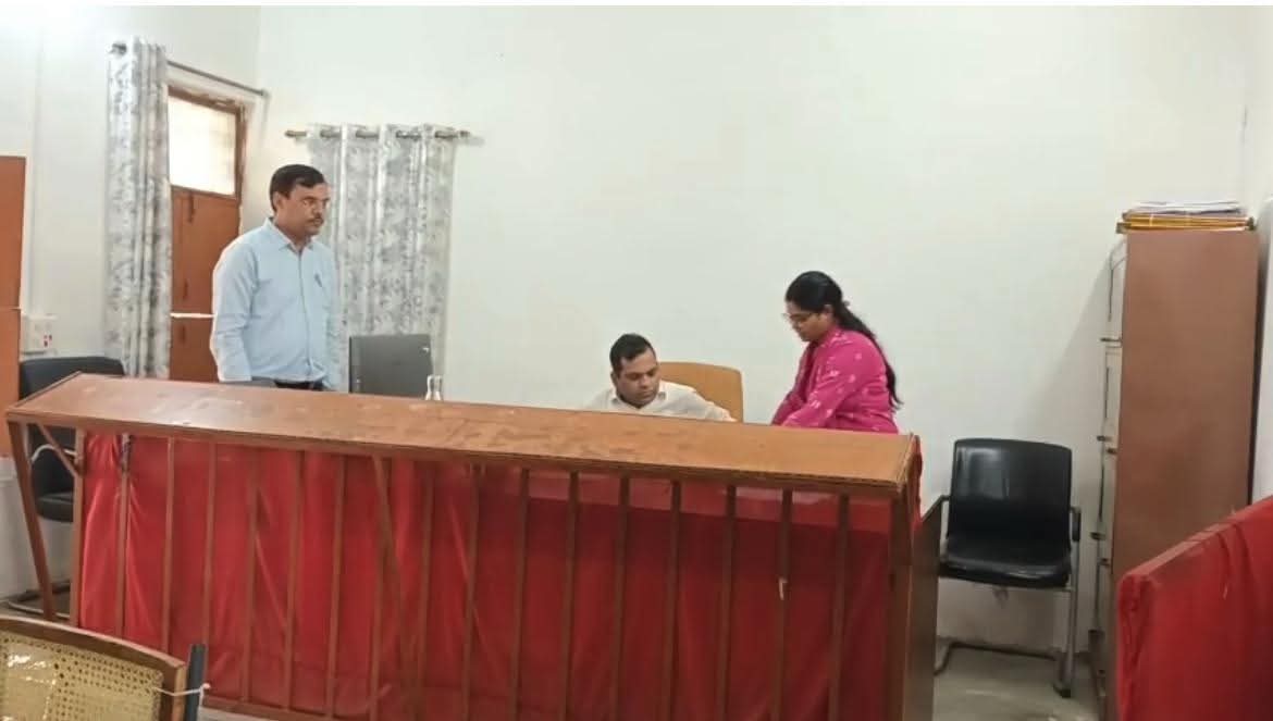 कलेक्टर ने किया चौरई एसडीएम एवं तहसील न्यायालय का निरीक्षण