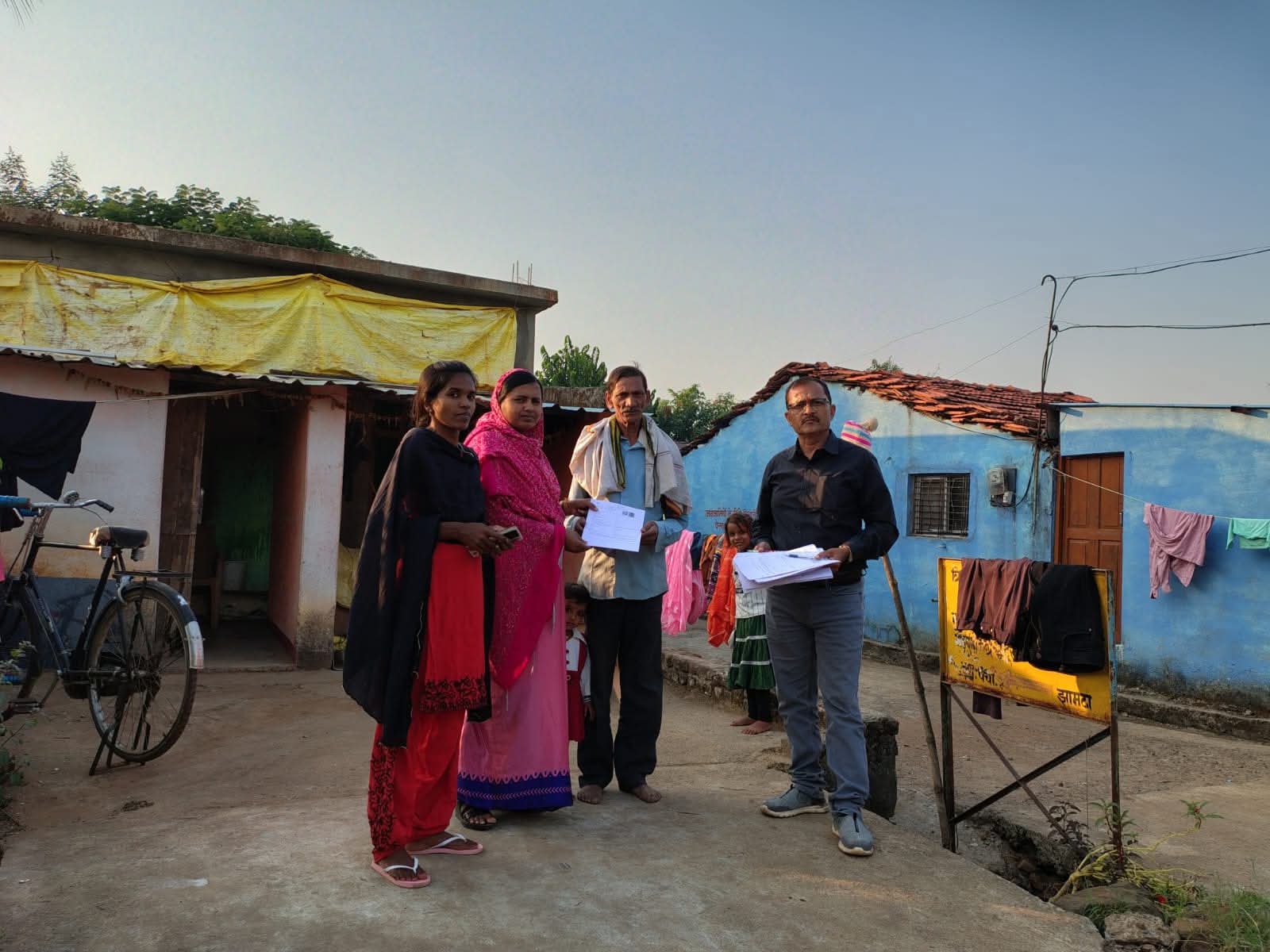 मतदाता सूची के विशेष गहन पुनरीक्षण के तहत बीएलओ द्वारा गणना फॉर्म का वितरण कार्य जारी अब तक 7 लाख 18 हजार से अधिक गणना फॉर्म वितरित