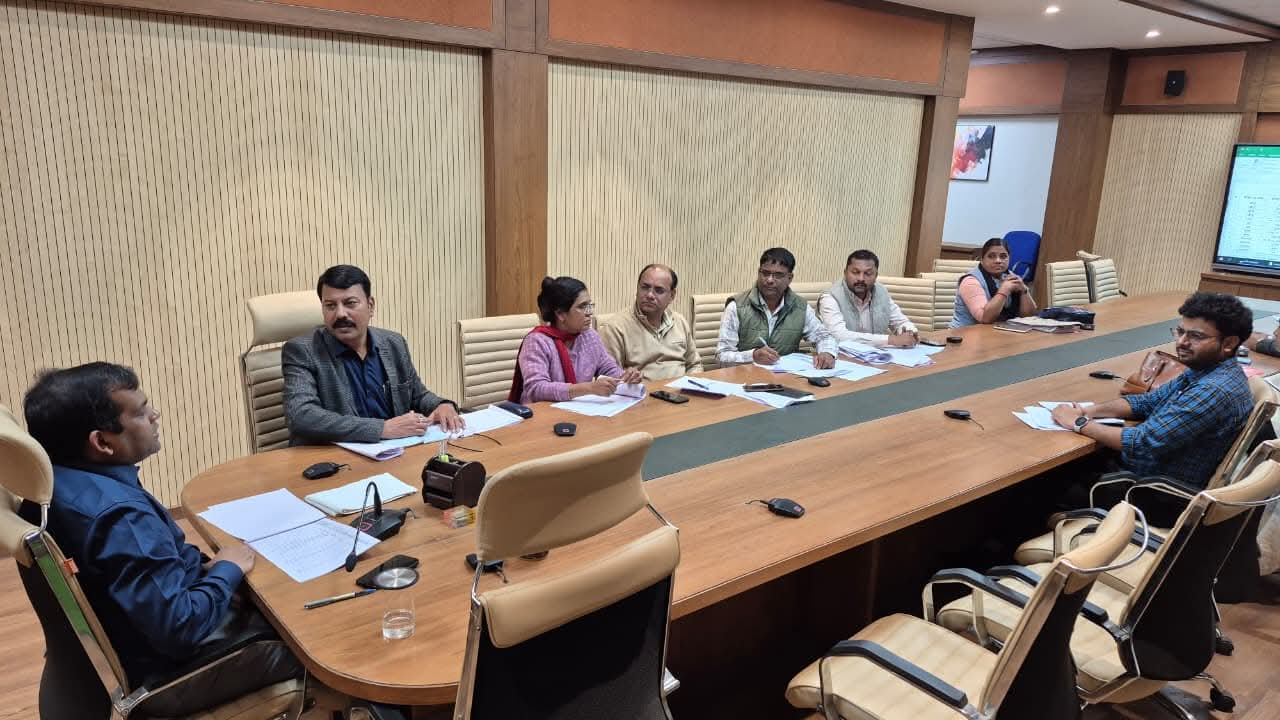 कलेक्टर ने की खाद वितरण एवं भावांतर योजना की समीक्षा