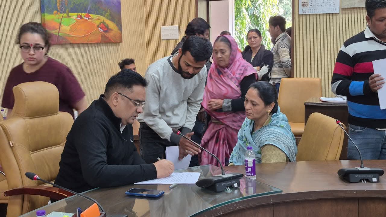 जनसुनवाई के अंतर्गत सुनी गई 112 आवेदकों की समस्यायें