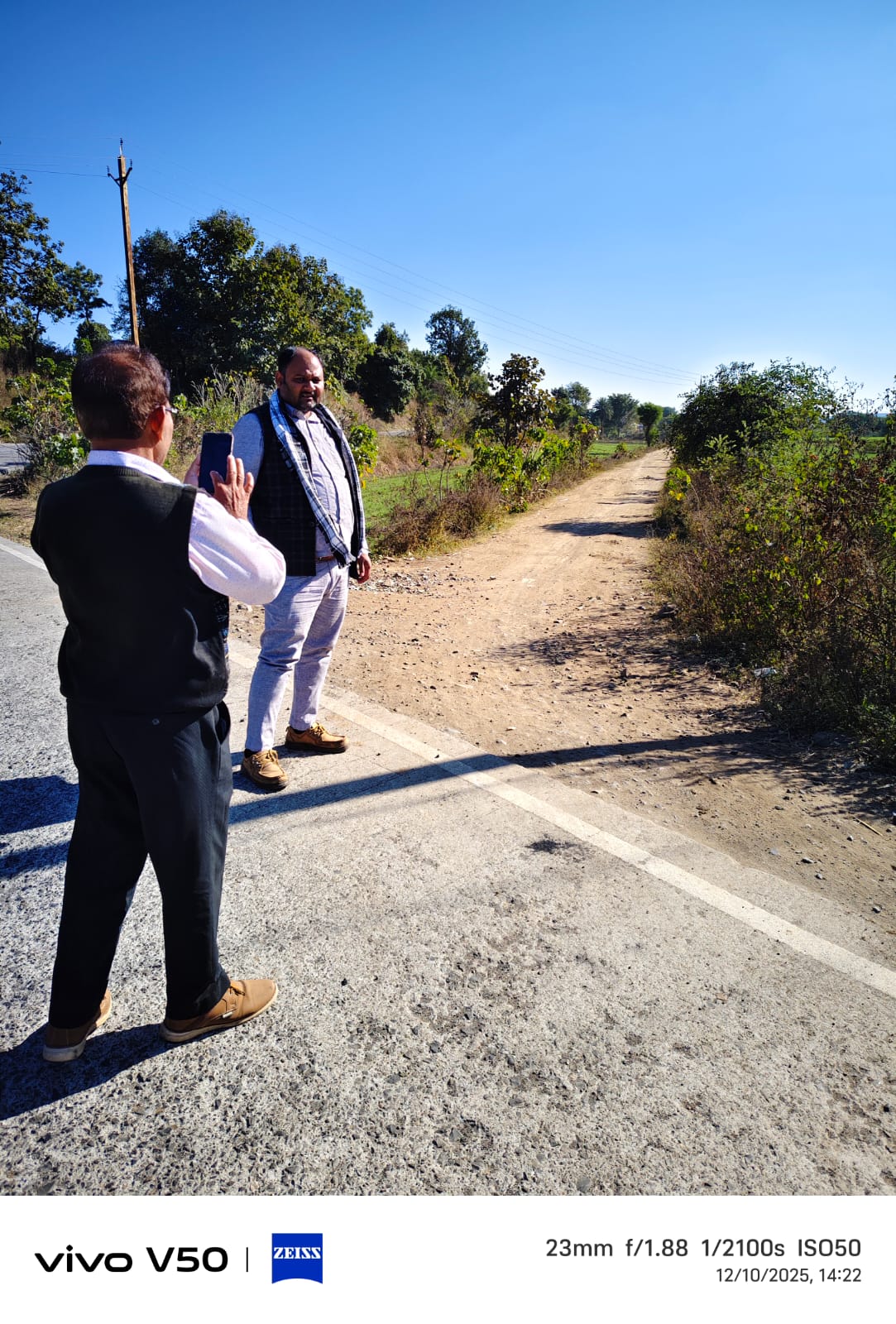 मण्डली से हरनभटा सड़क बनेगी शीघ्र आयोग ने लिया संज्ञान ,गोंडवाना गणतंत्र पार्टी के नेता और समाजसेवी सतीश नागवंशी ने आयोग में किया है सड़क बनाने की मांग