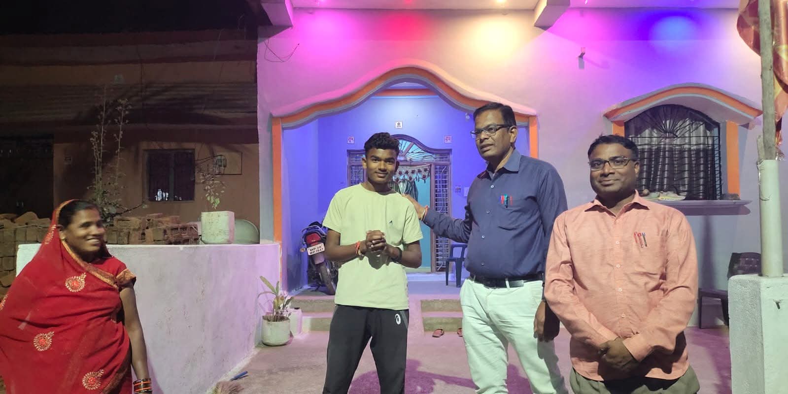 शा.बा.उ.मा.विद्यालय चांद में बोर्ड परीक्षा फल उन्नयन के लिये गृह भेंट चलाया जा रहा