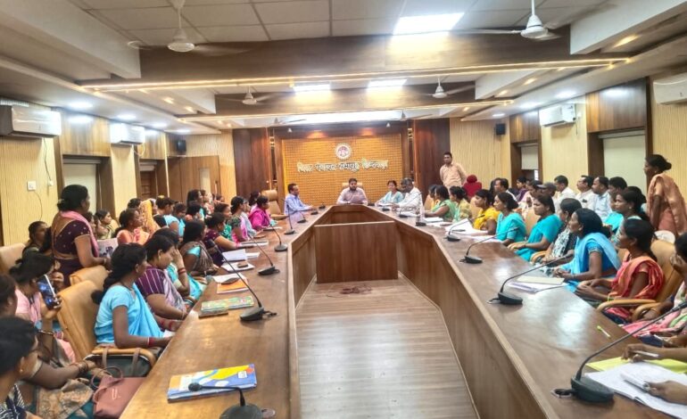 उत्पादक समूहों के सुदृढ़ीकरण व व्यवसाय वृद्धि को लेकर समीक्षा बैठक आयोजित