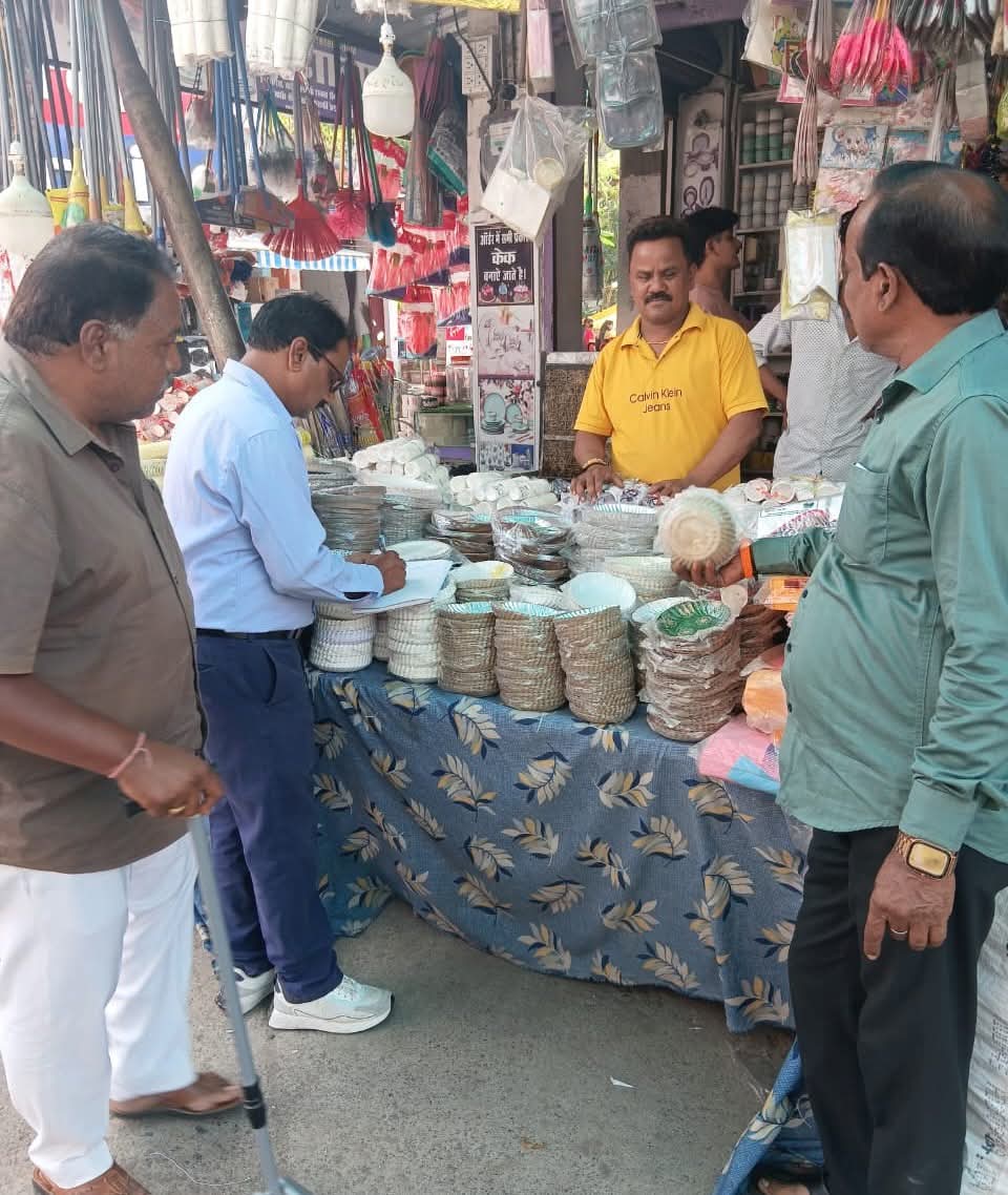 प्लास्टिक उपयोग पर सख्ती: नगर निगम की टीम ने बाजारों में चलाया निरीक्षण अभियान