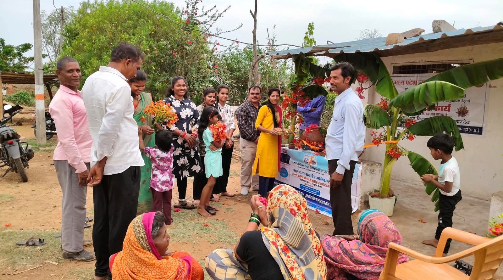 जल गंगा संवर्धन अभियान: ग्राम बम्हनीमाल में श्री परशुराम जयंती के अवसर पर राहगीरों के लिए की गई पीने के पानी की व्यवस्था