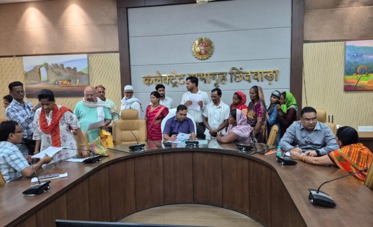 जनसुनवाई : कलेक्टर नारायन ने सुनी 196 आवेदकों की समस्यायें