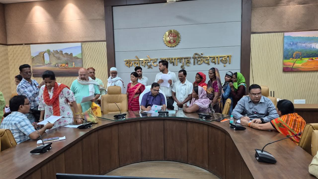 जनसुनवाई : कलेक्टर नारायन ने सुनी 196 आवेदकों की समस्यायें