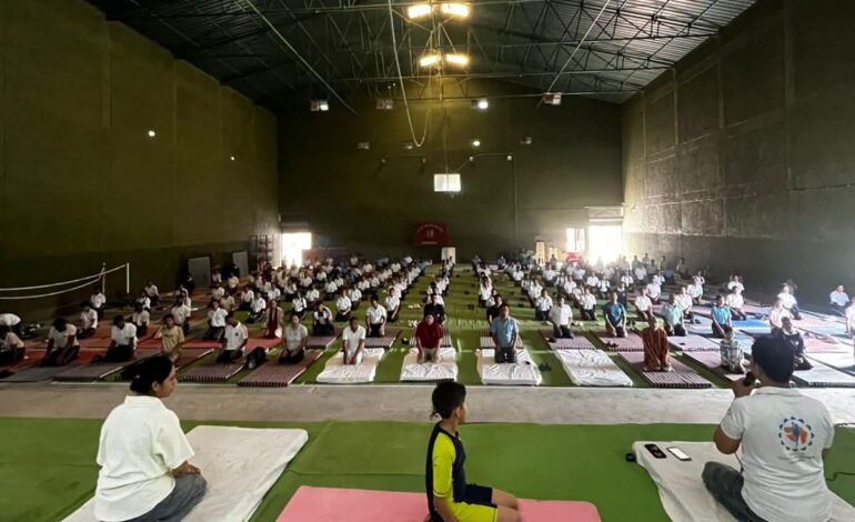 अंतर्राष्ट्रीय योग दिवस 2026 पर एनसीसी कैडेटों ने किया सामूहिक योगाभ्यास