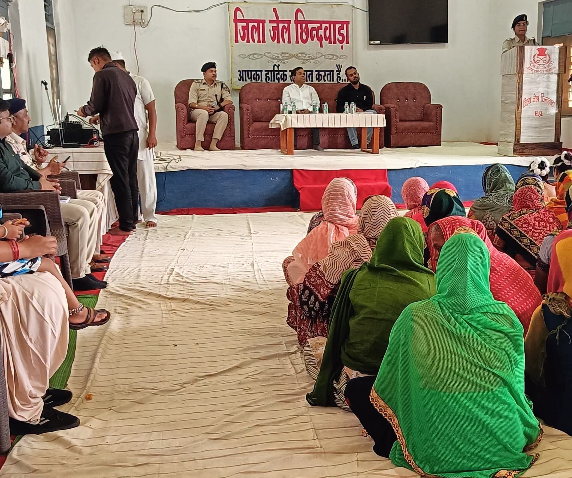 कलेक्टर ने किया जिला जेल का निरीक्षण
