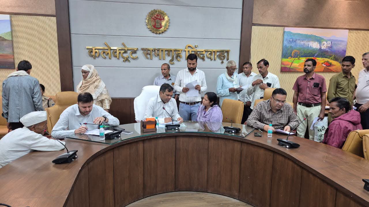 जनसुनवाई : कलेक्टर ने सुनी 129 आवेदकों की समस्यायें